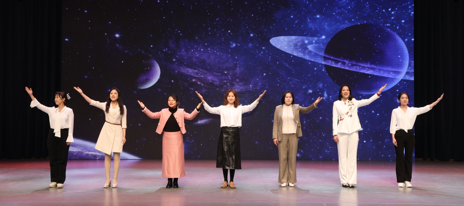 21-第十二届颁奖典礼合影-展演1.jpg